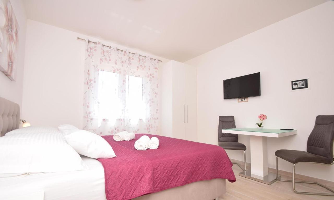 Villa Apartments Filip Starigrad Paklenica Exterior foto