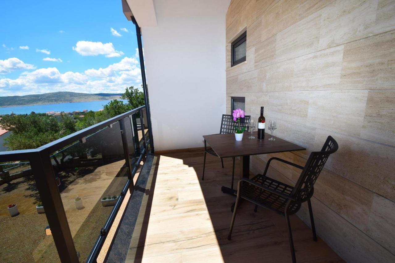 Villa Apartments Filip Starigrad Paklenica Exterior foto