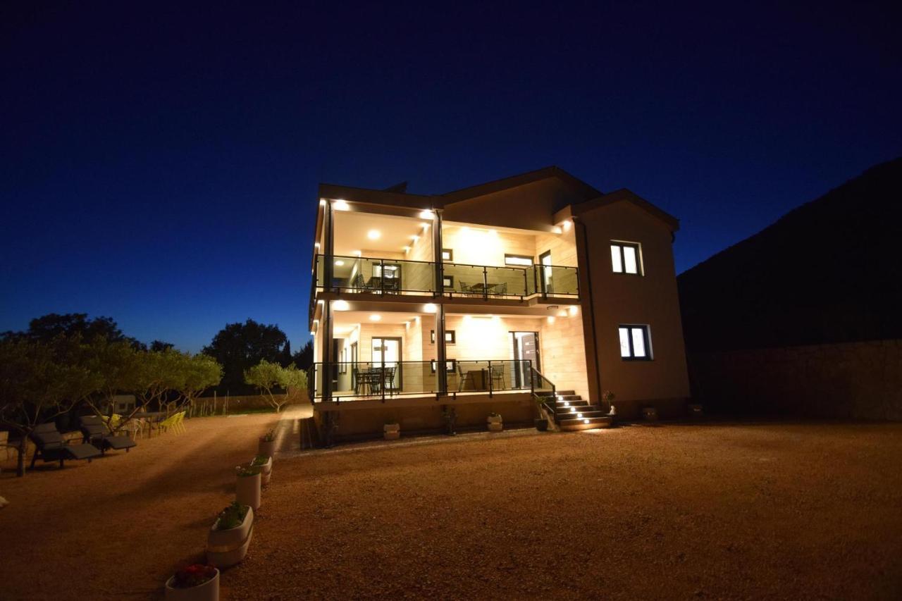 Villa Apartments Filip Starigrad Paklenica Exterior foto