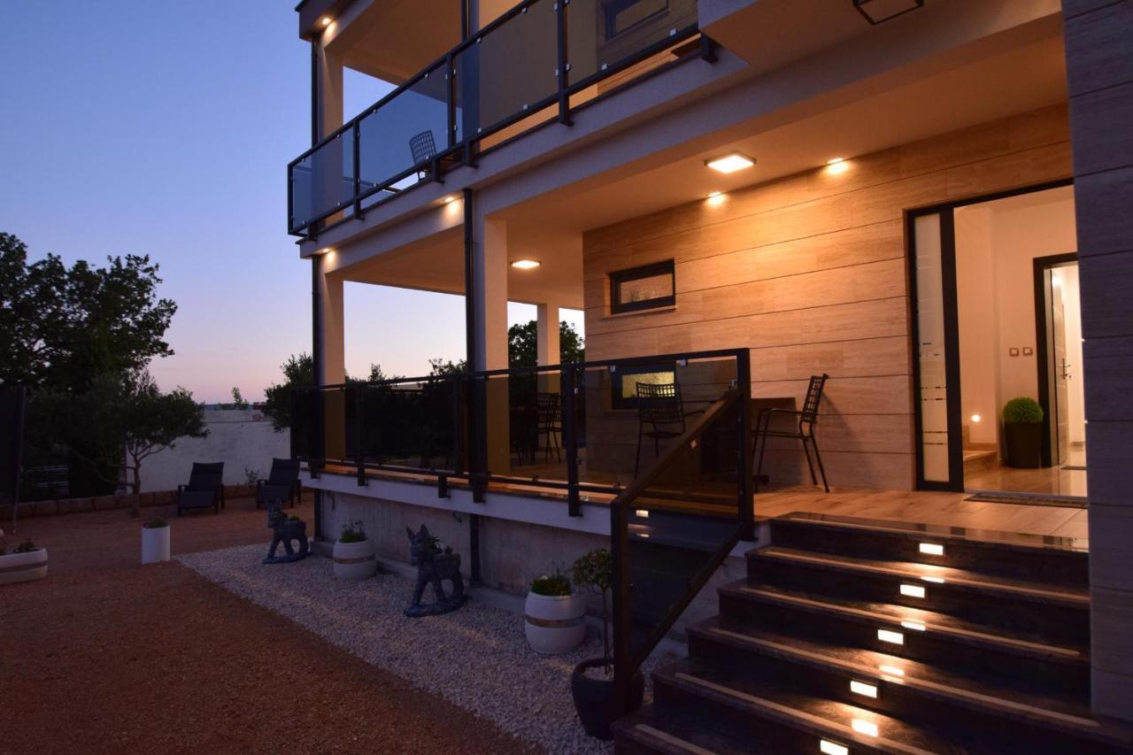 Villa Apartments Filip Starigrad Paklenica Exterior foto