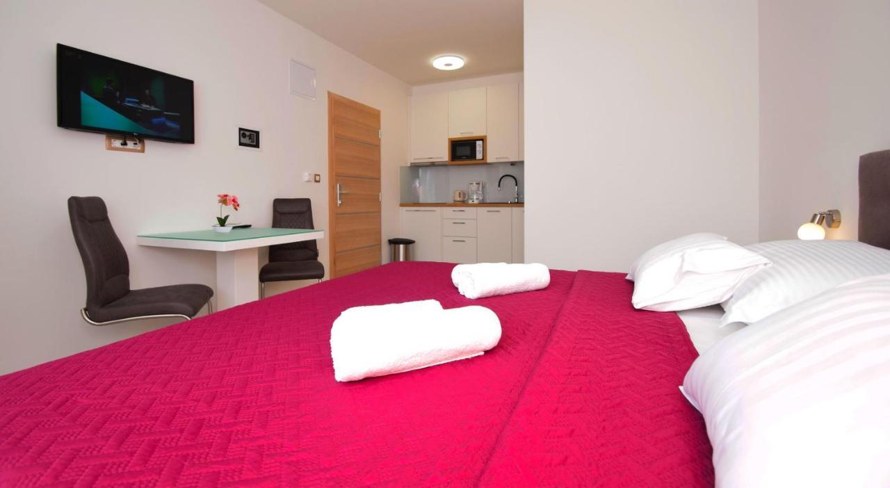 Villa Apartments Filip Starigrad Paklenica Exterior foto
