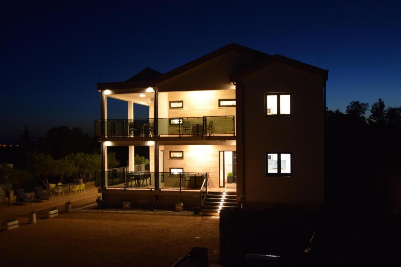 Villa Apartments Filip Starigrad Paklenica Exterior foto