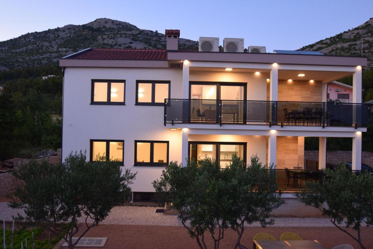 Villa Apartments Filip Starigrad Paklenica Exterior foto