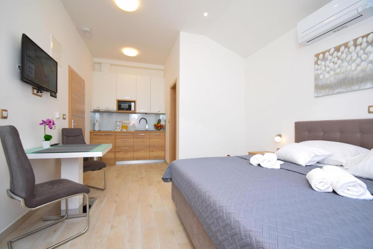 Villa Apartments Filip Starigrad Paklenica Exterior foto