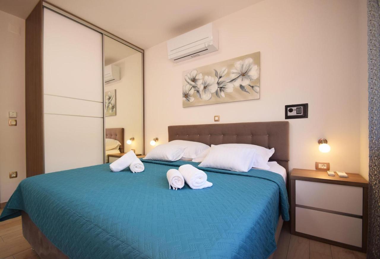 Villa Apartments Filip Starigrad Paklenica Exterior foto