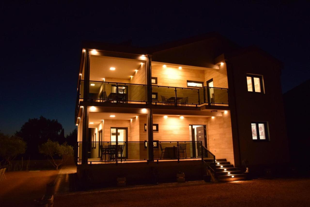 Villa Apartments Filip Starigrad Paklenica Exterior foto