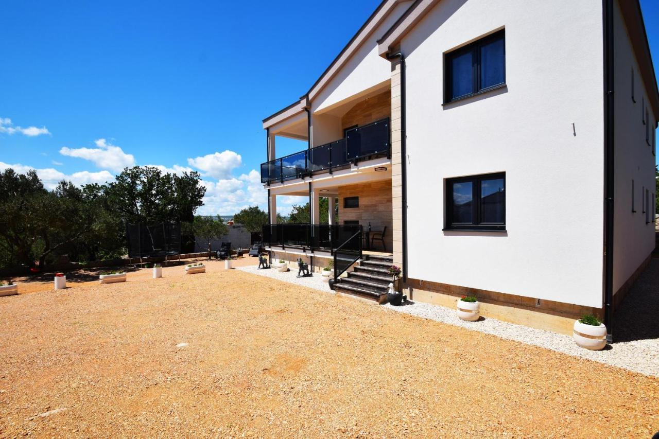 Villa Apartments Filip Starigrad Paklenica Exterior foto