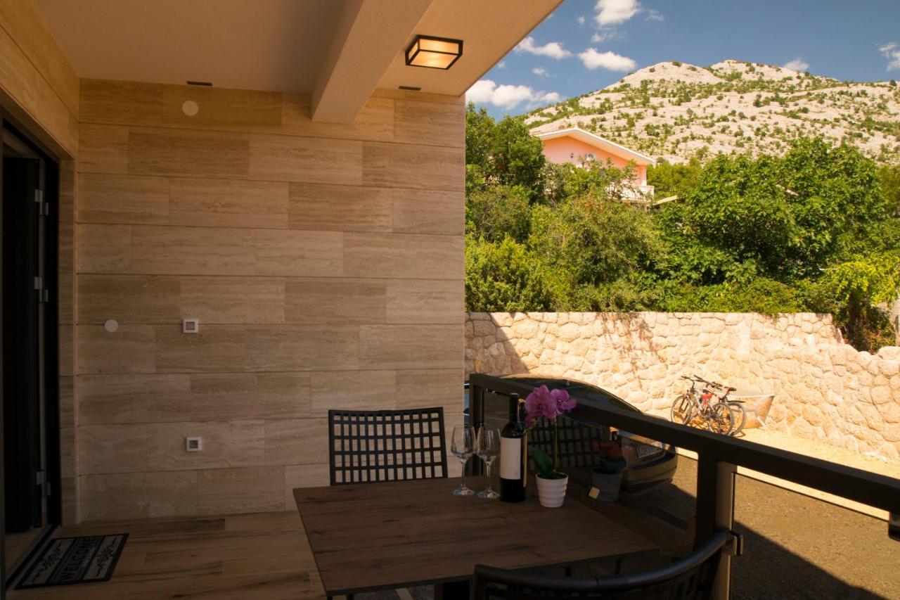 Villa Apartments Filip Starigrad Paklenica Exterior foto