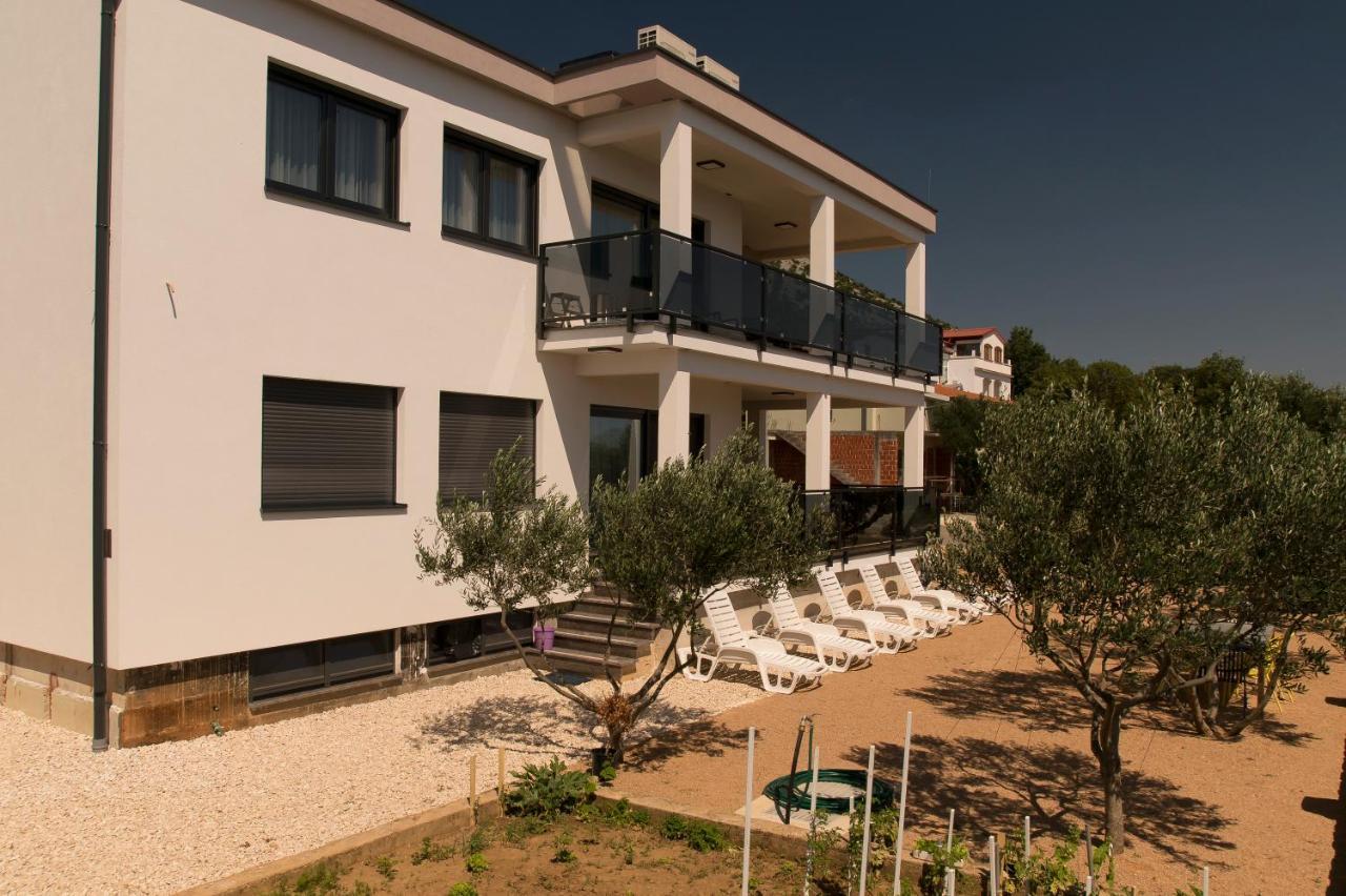 Villa Apartments Filip Starigrad Paklenica Exterior foto