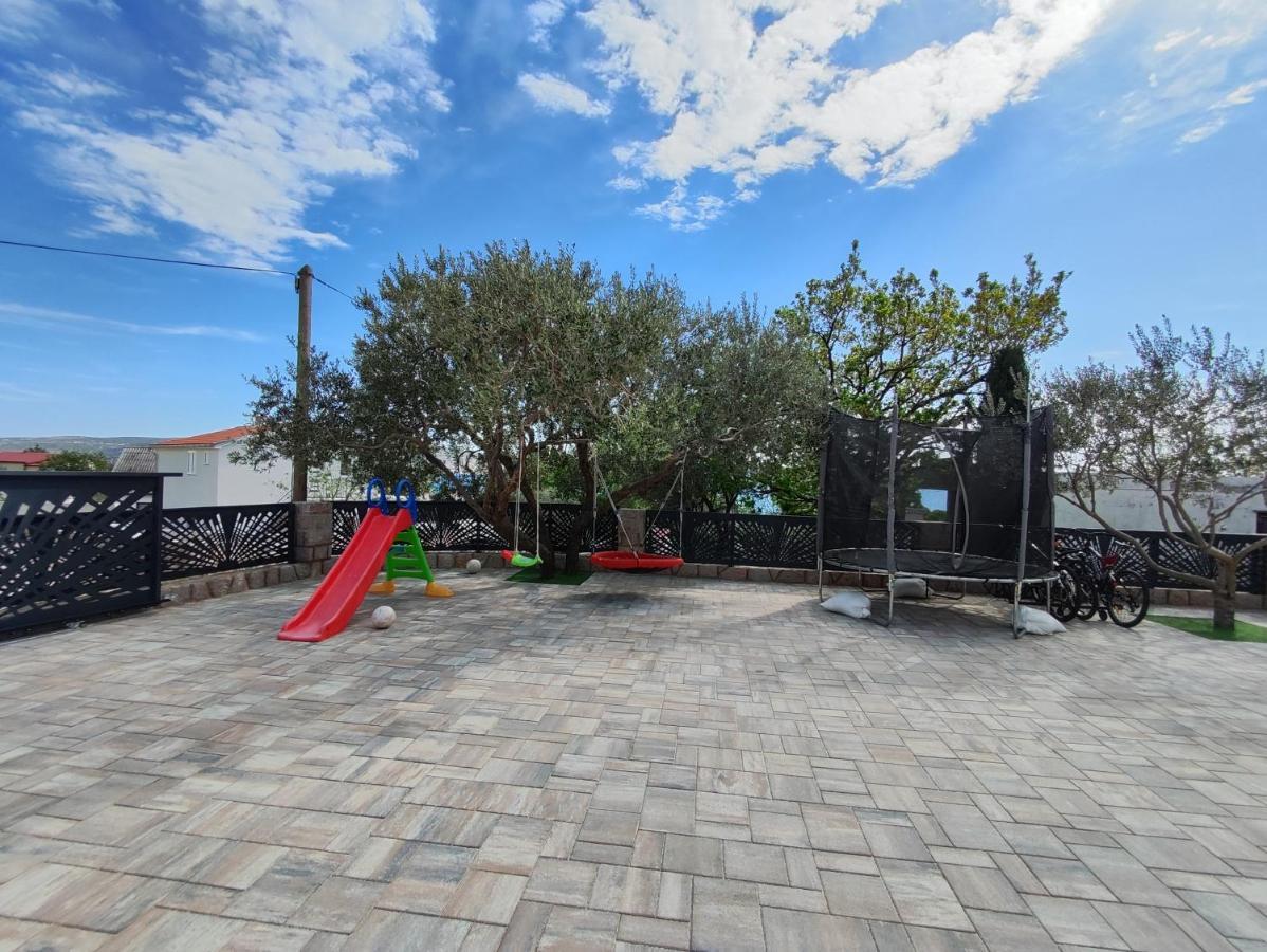 Villa Apartments Filip Starigrad Paklenica Exterior foto