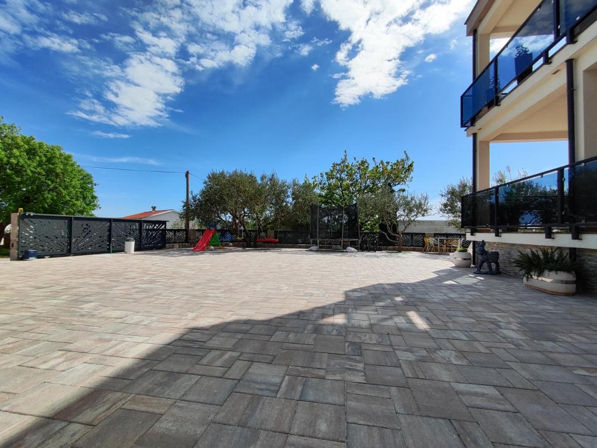 Villa Apartments Filip Starigrad Paklenica Exterior foto